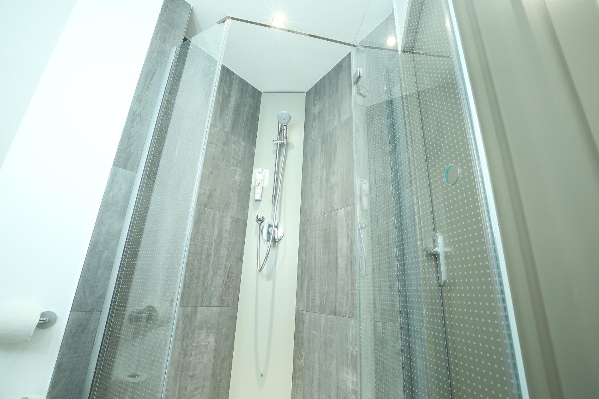 Hotel Ibis Niort Est Mendes France Esterno foto