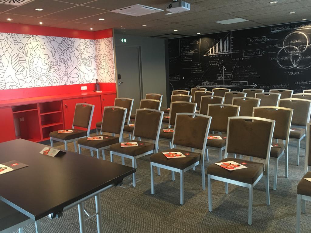 Hotel Ibis Niort Est Mendes France Esterno foto