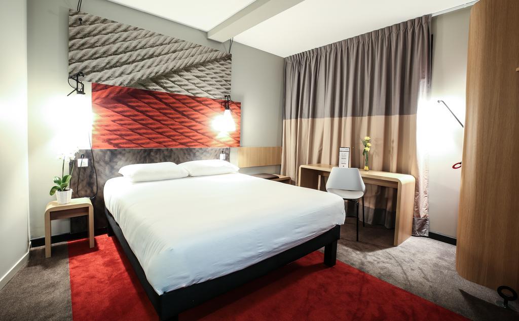 Hotel Ibis Niort Est Mendes France Esterno foto
