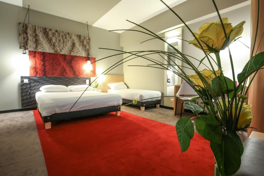 Hotel Ibis Niort Est Mendes France Esterno foto