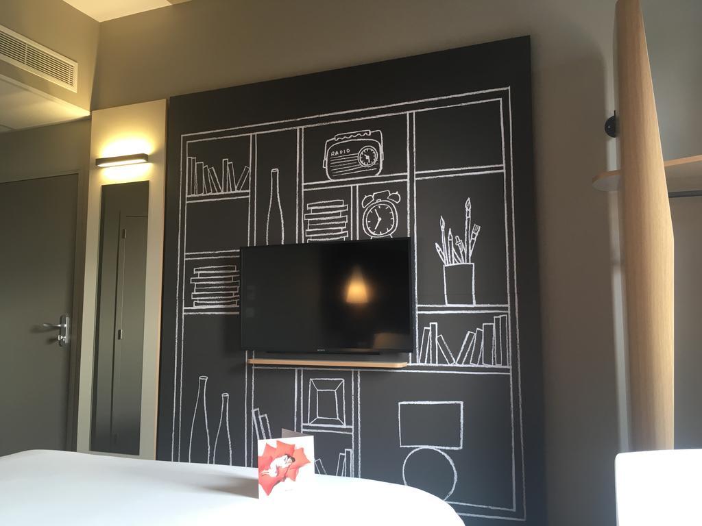 Hotel Ibis Niort Est Mendes France Esterno foto