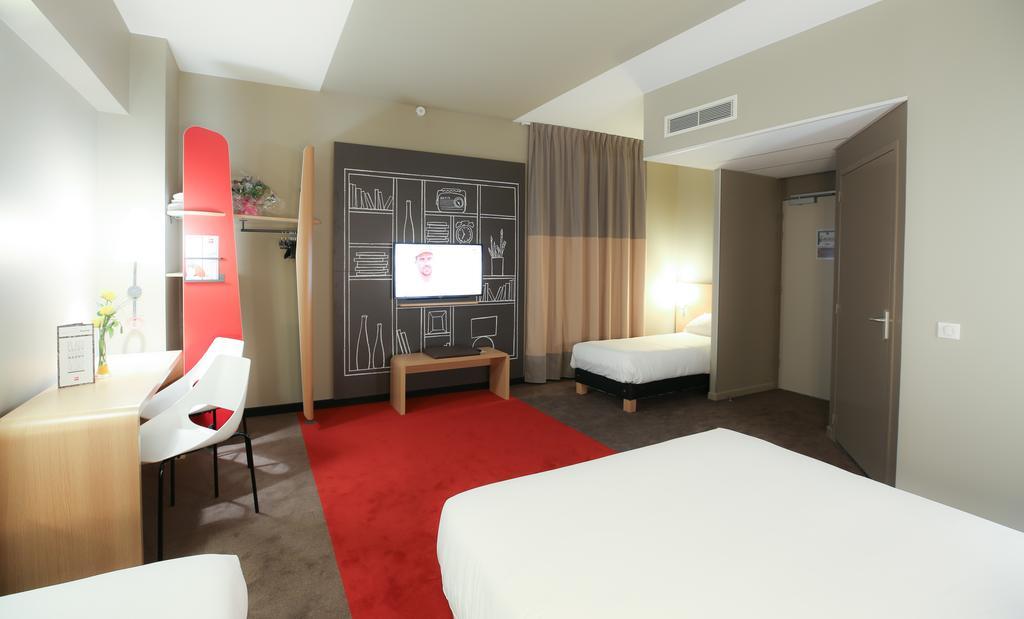 Hotel Ibis Niort Est Mendes France Esterno foto