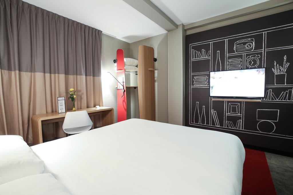 Hotel Ibis Niort Est Mendes France Esterno foto