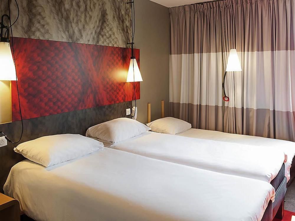 Hotel Ibis Niort Est Mendes France Esterno foto