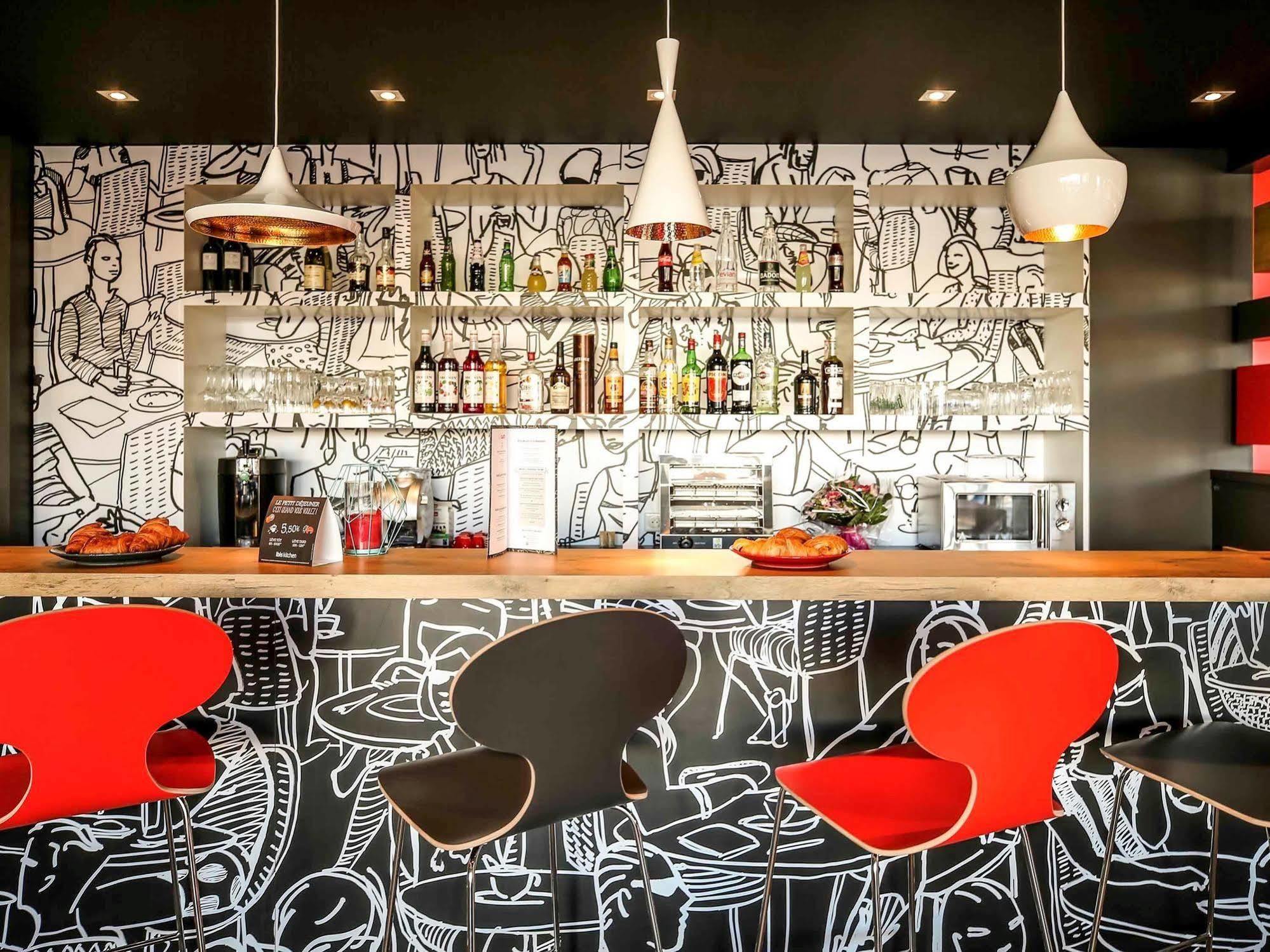 Hotel Ibis Niort Est Mendes France Esterno foto
