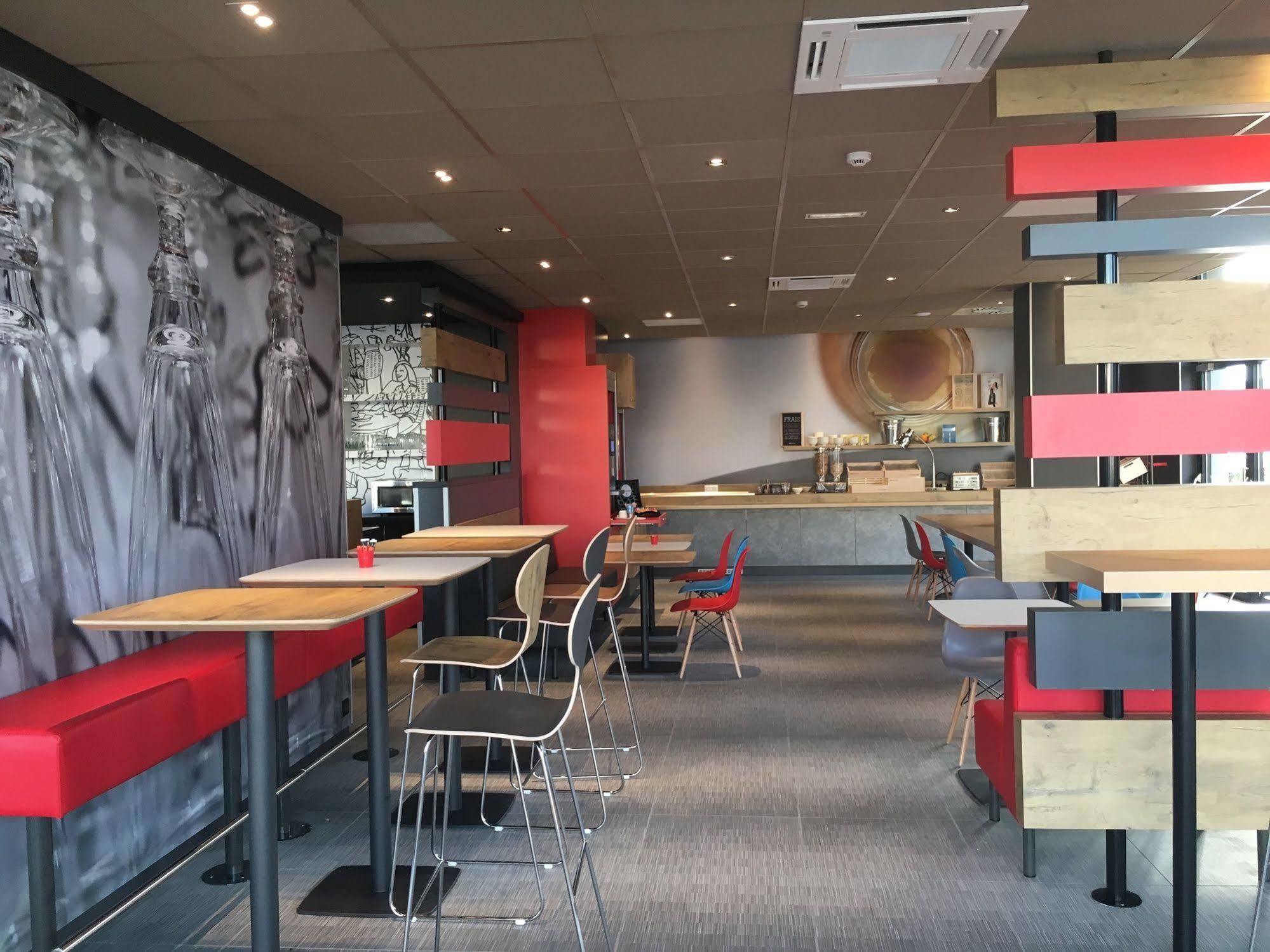 Hotel Ibis Niort Est Mendes France Esterno foto