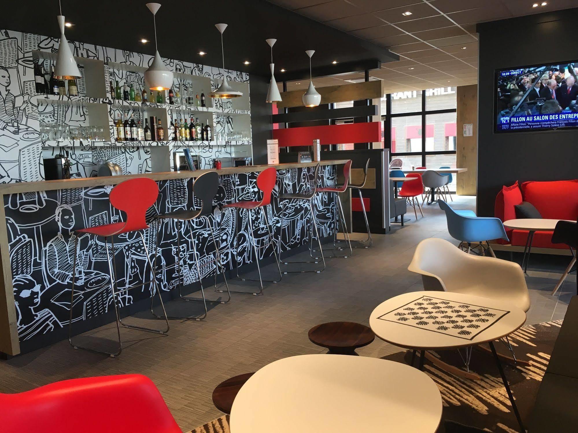 Hotel Ibis Niort Est Mendes France Esterno foto
