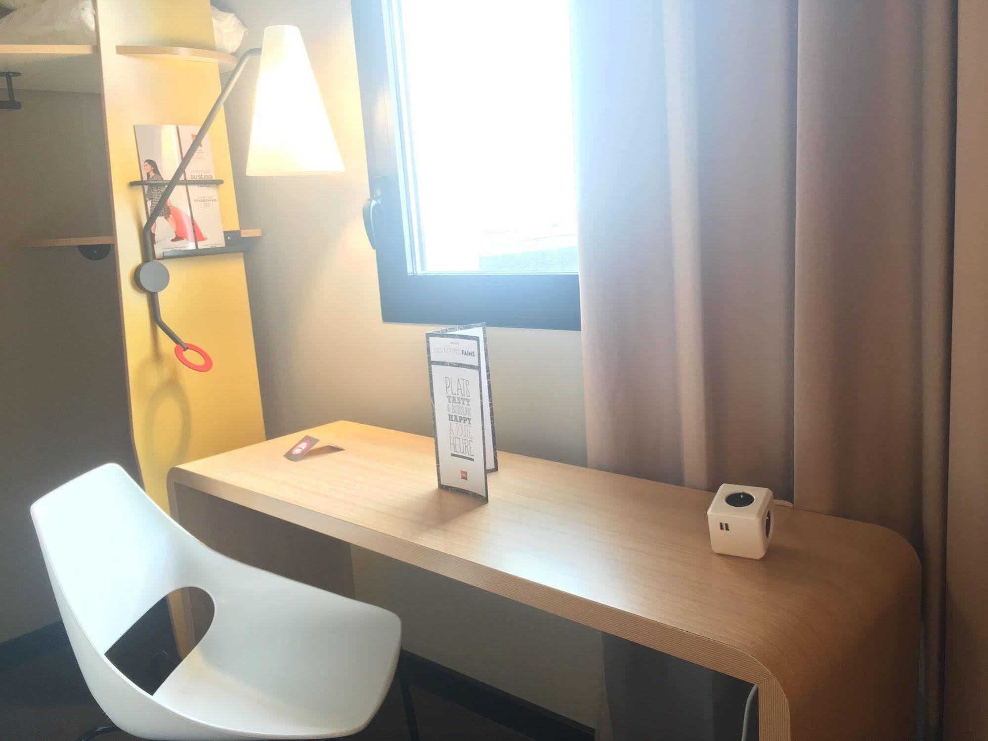 Hotel Ibis Niort Est Mendes France Esterno foto