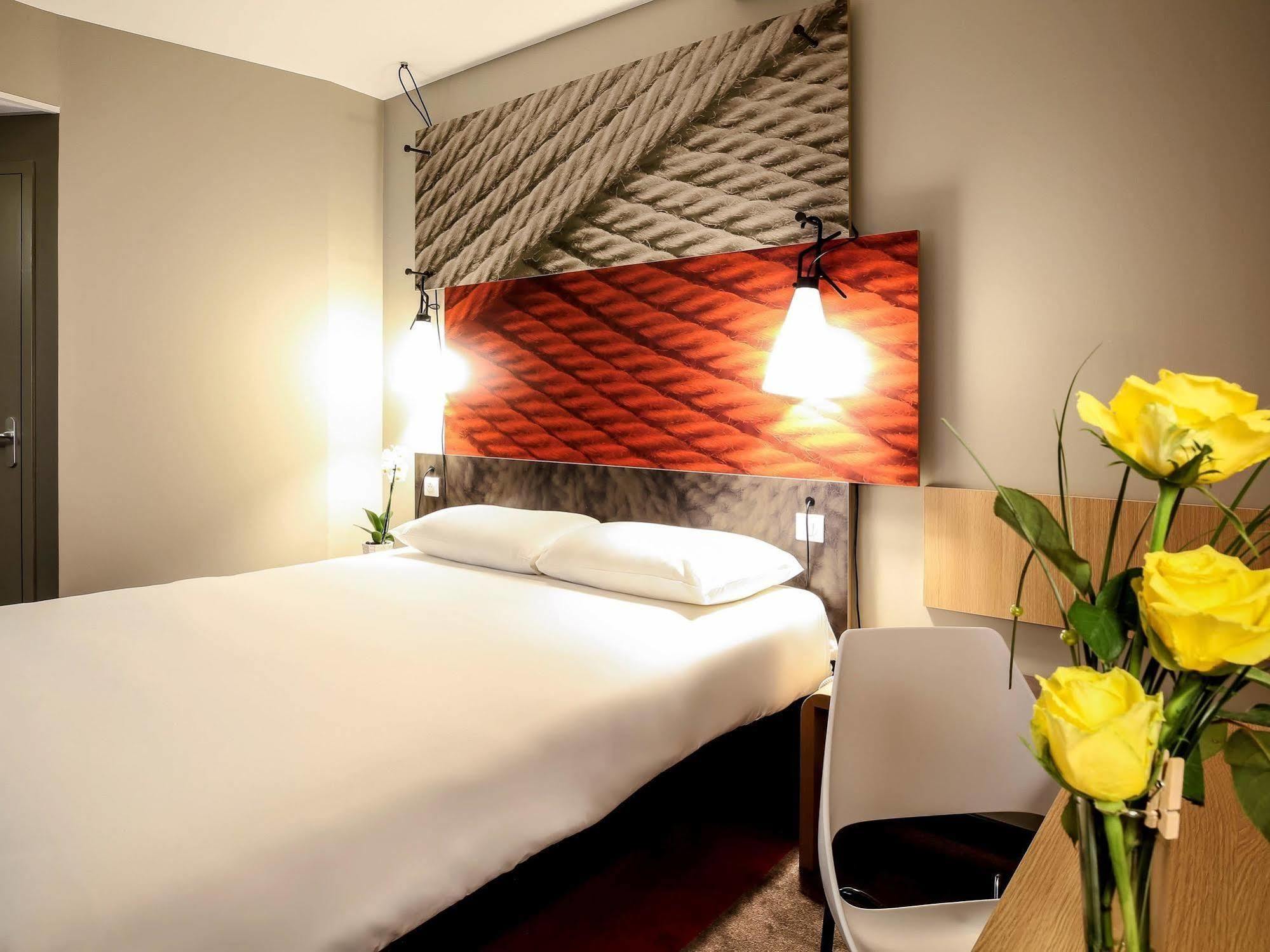 Hotel Ibis Niort Est Mendes France Esterno foto