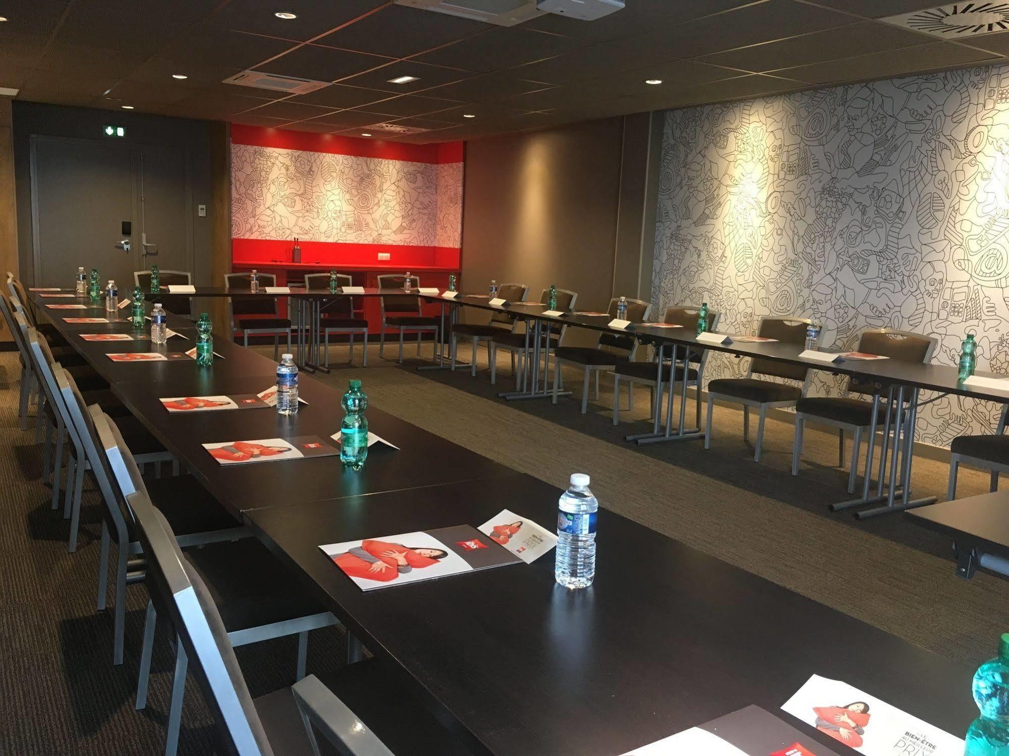 Hotel Ibis Niort Est Mendes France Esterno foto