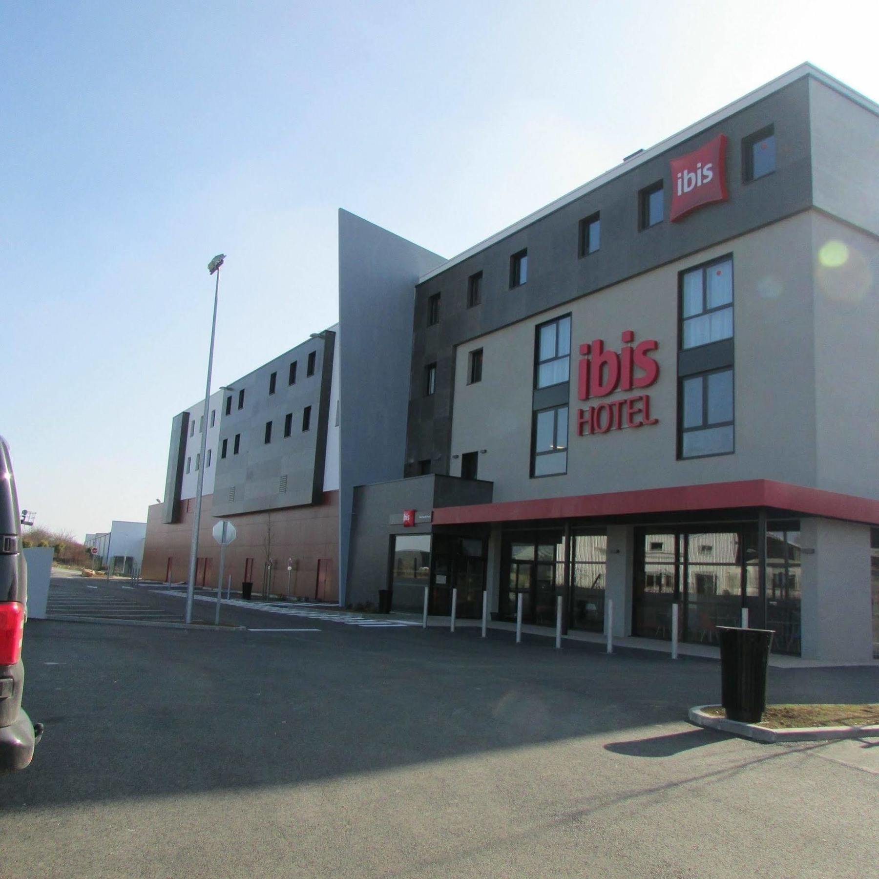 Hotel Ibis Niort Est Mendes France Esterno foto