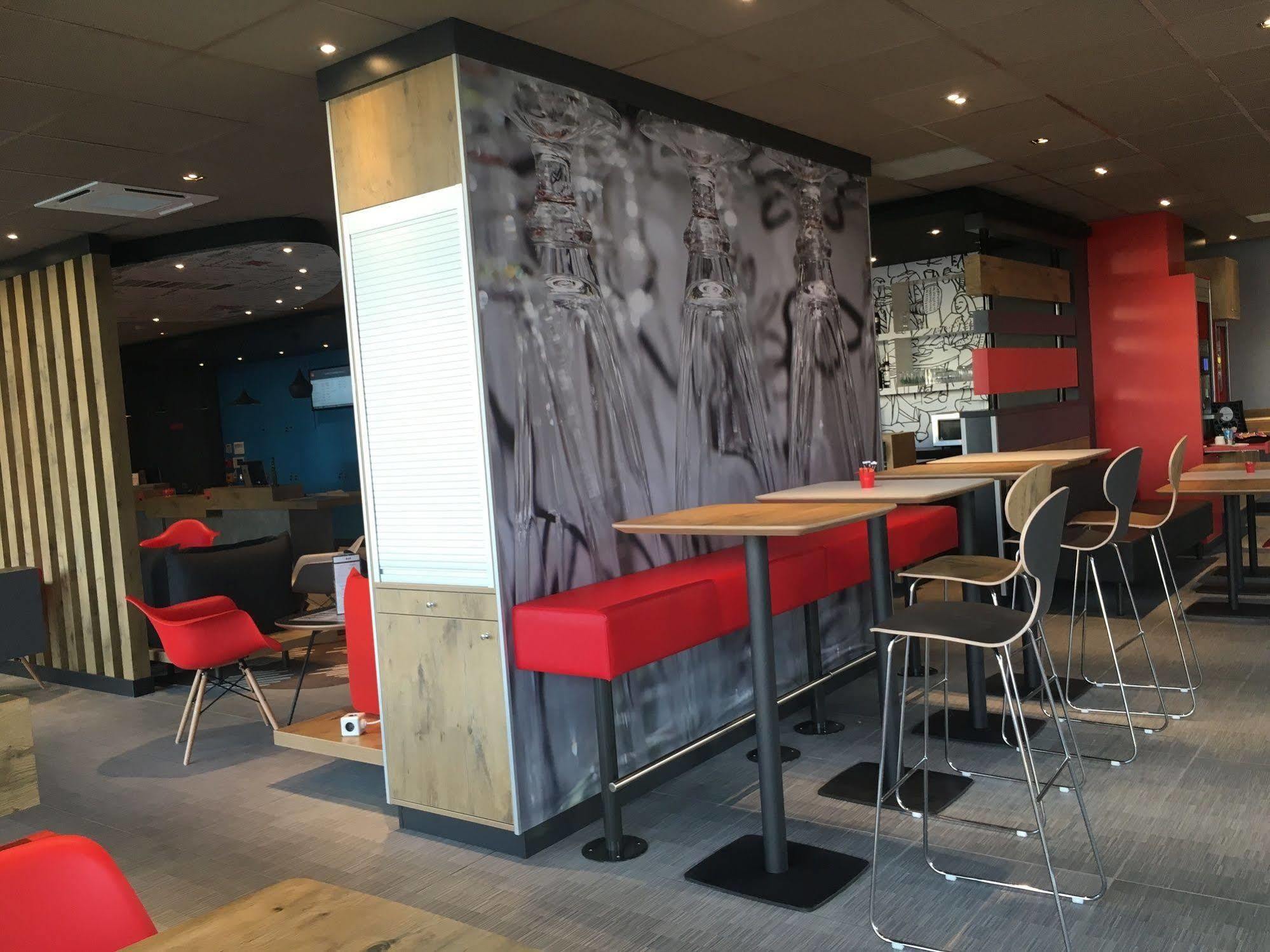 Hotel Ibis Niort Est Mendes France Esterno foto