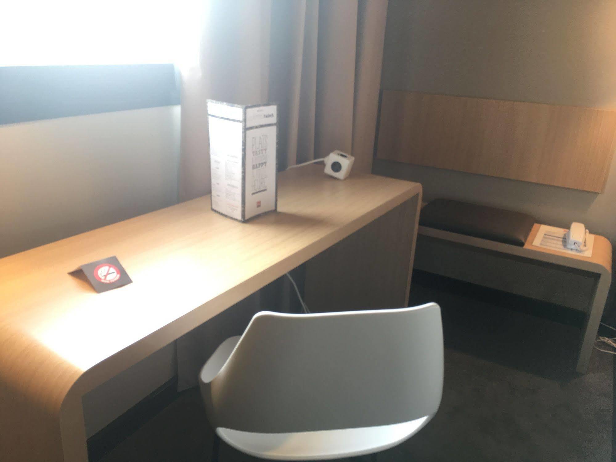 Hotel Ibis Niort Est Mendes France Esterno foto