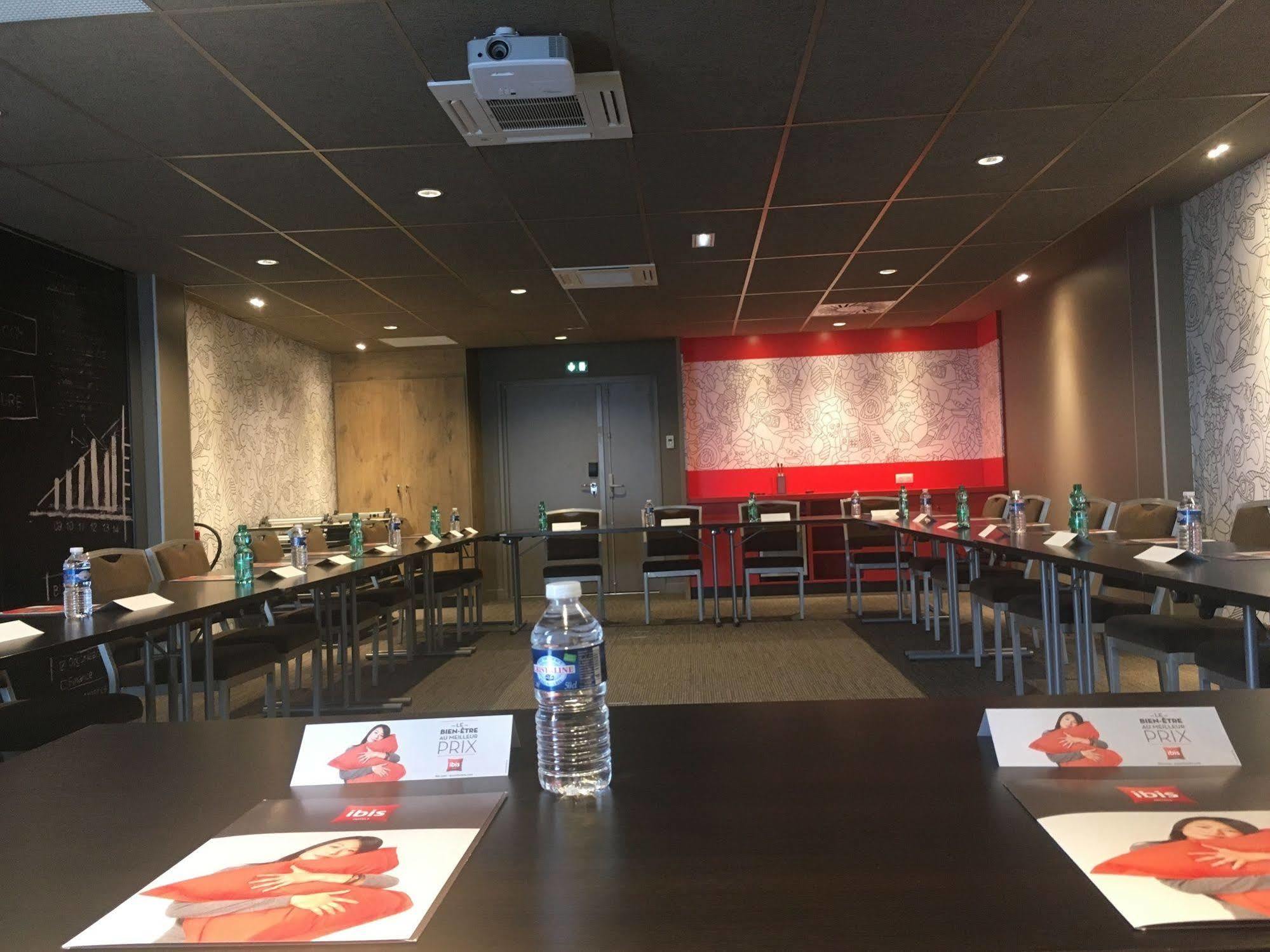 Hotel Ibis Niort Est Mendes France Esterno foto